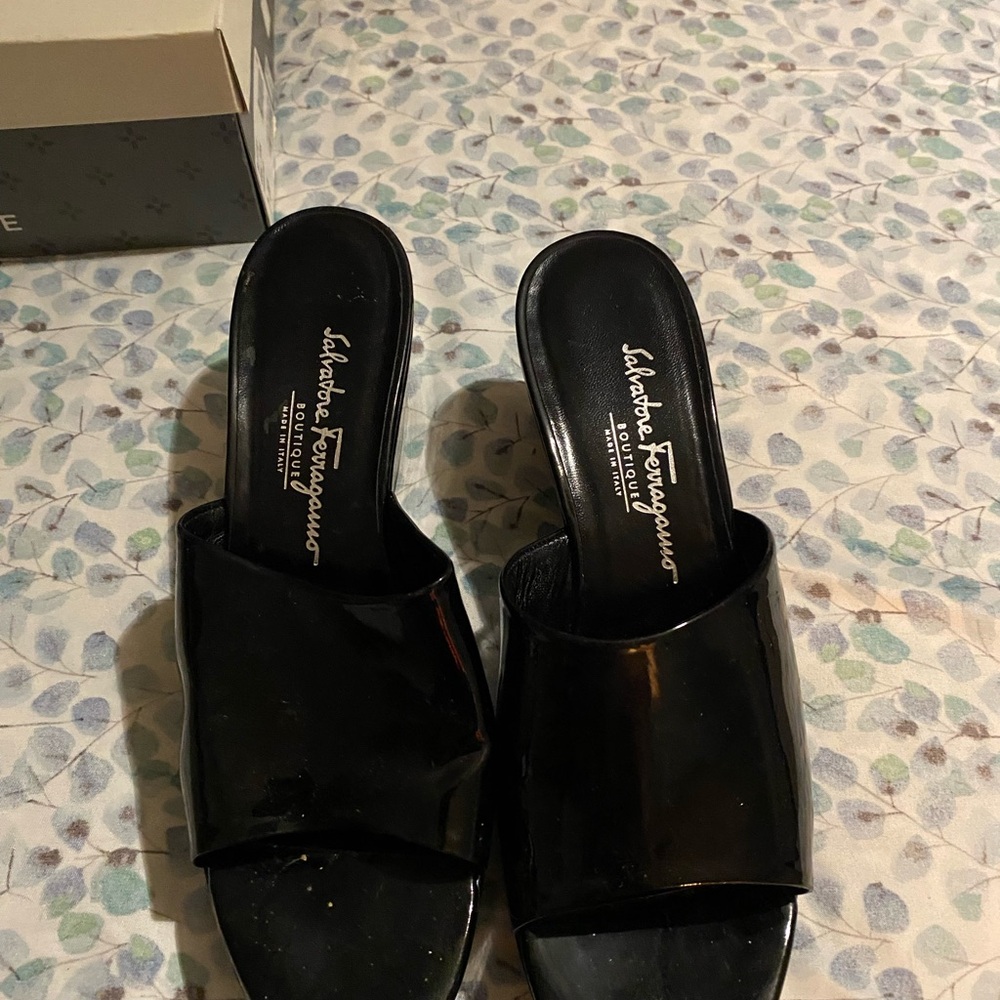 Size 7.5 black sandals wedges